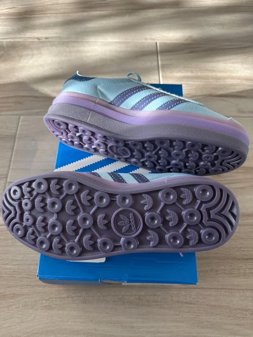 adidas Light Blue Suede & denim Sneakers with Navy Stripes, Size 7 1/2 - Picture 4 of 4